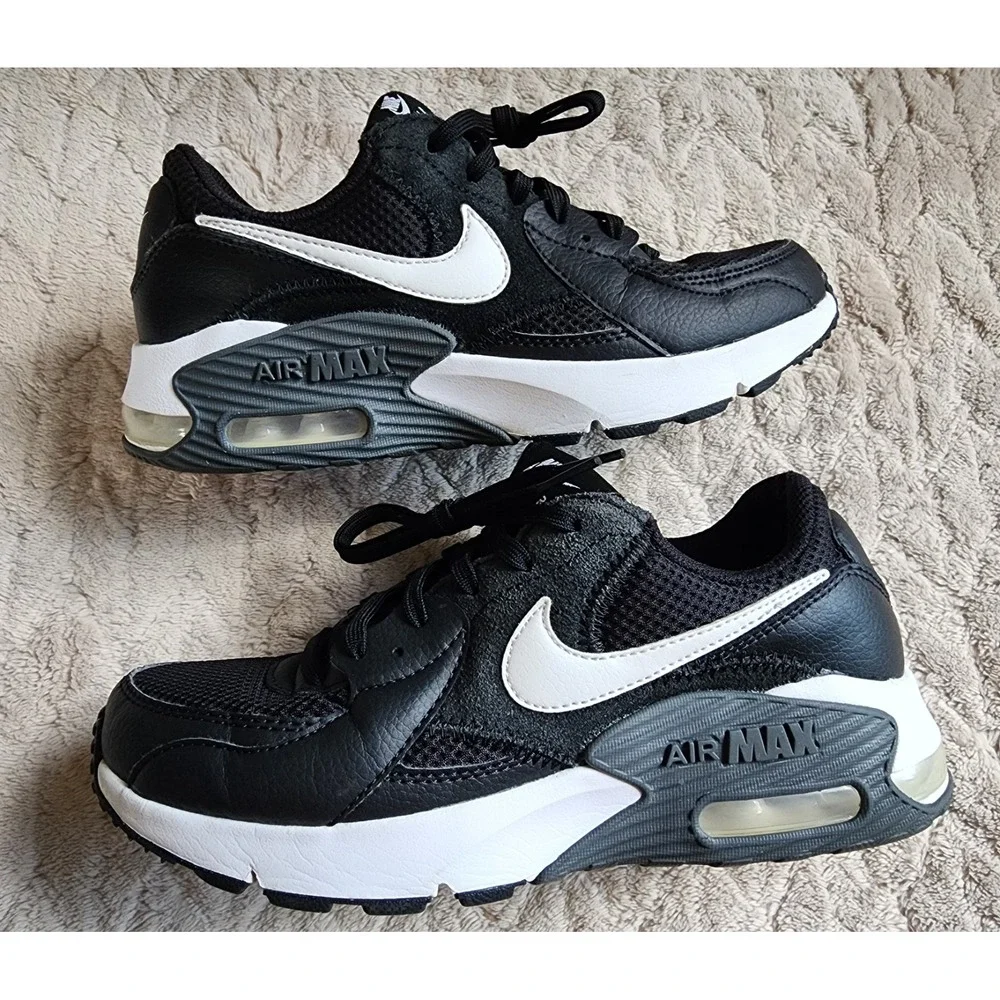 Nike Air Max Excee Black White Athletic Sneakers Womens 7 CD5432-003